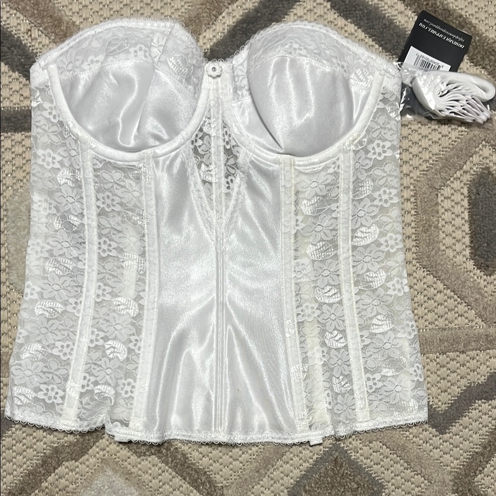 Elegant White Lace Bustier